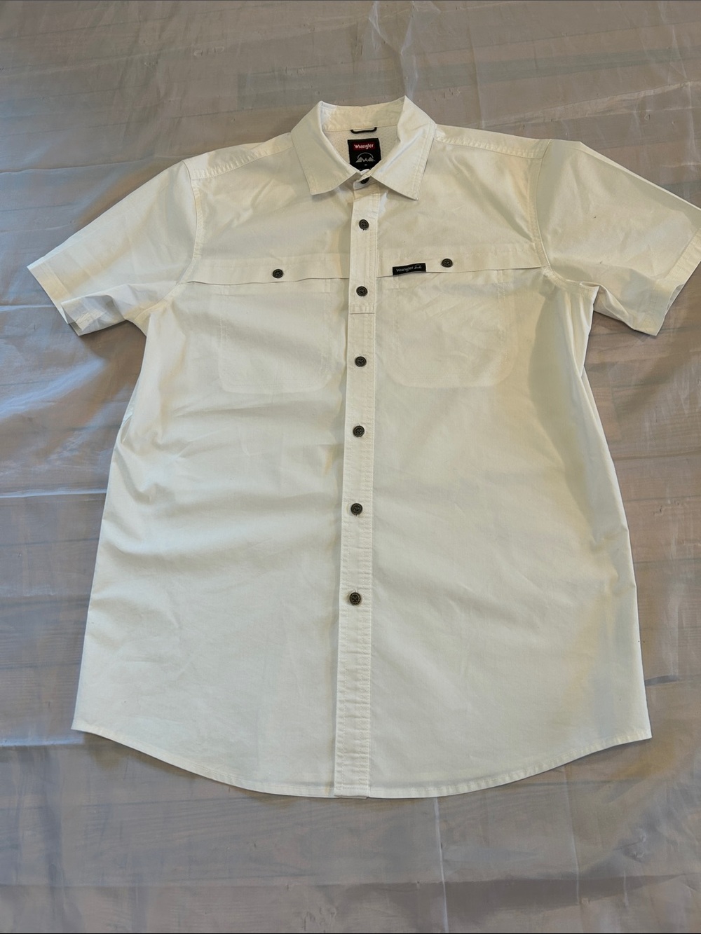 Wrangler Men's Short Sleeve Button-Down Shirt in White/Cream